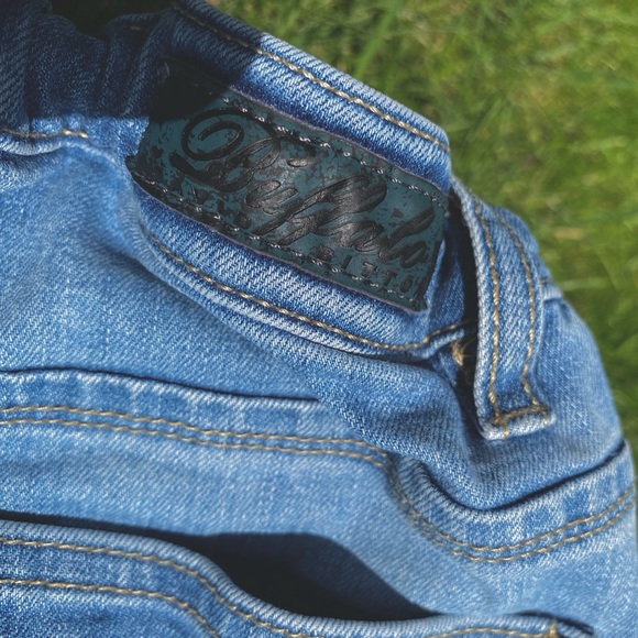 Women’s Buffalo Jeans - Picture 4 of 8